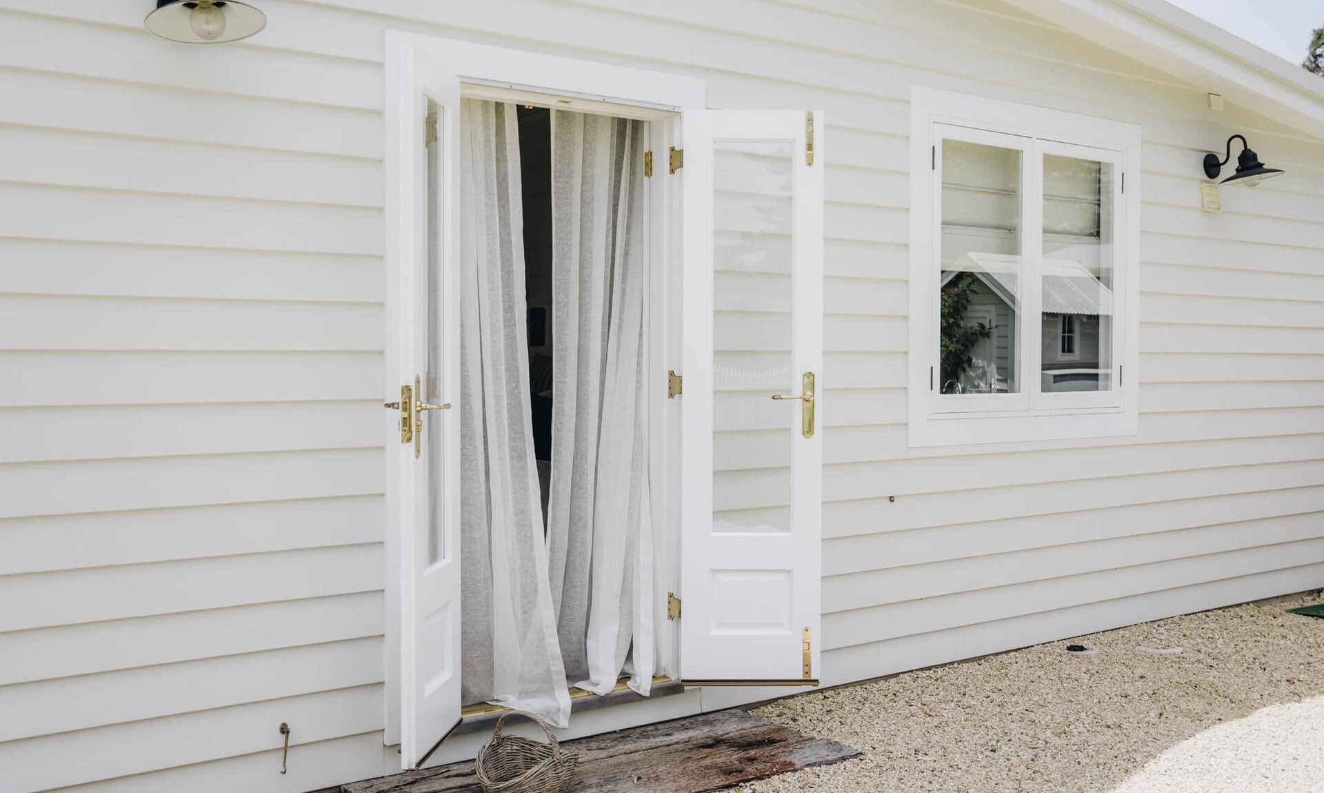 A Simple Guide to Understanding Door Hinges